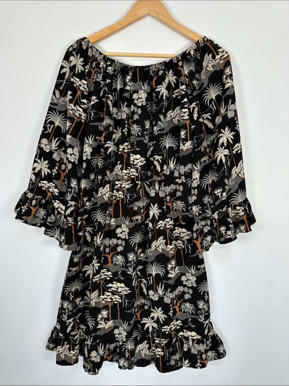 H&M Tropical Palm Print Off Shoulder Dress Ruffle Hem Boho Vacation Size 6 - Picture 7 of 8
